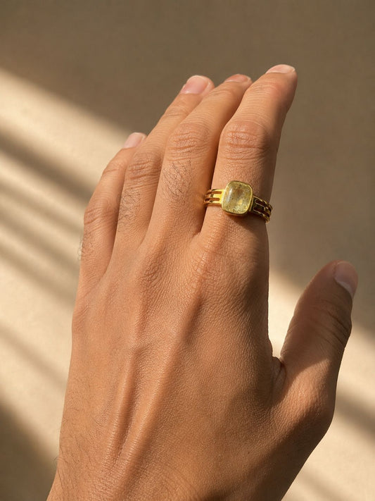 YELLOW SAPPHIRE (PUKHRAJ)